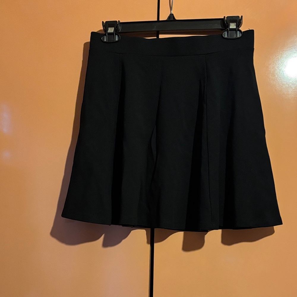 H&M NWT Black mini Skater Skirt Accented with silver zipper in back